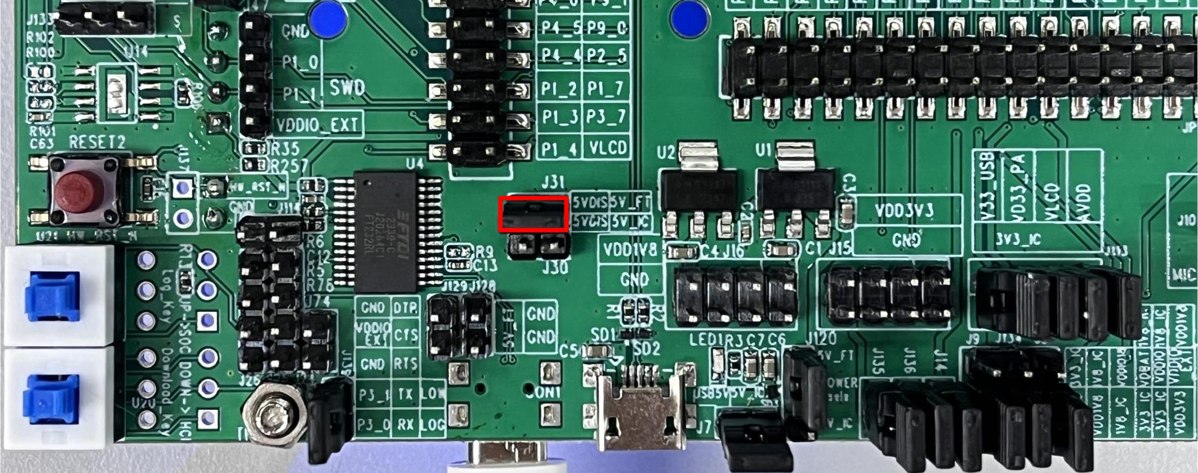 ../../../_images/Single_USB_cable_power_supply_and_burning_mode_5VDIS_connecting_to_5V_FT.jpg